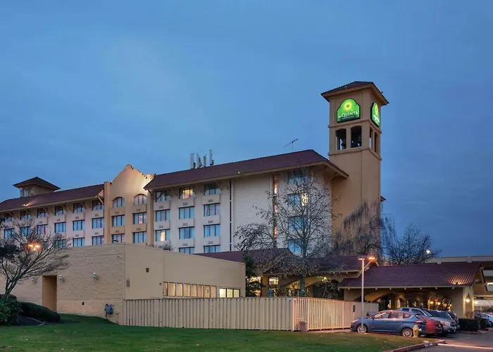 La Quinta By Wyndham Seattle Sea-Tac AirportAirport Hotel